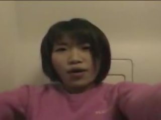 יפני adolescent מאונן ב airplane חדר אמבטיה
