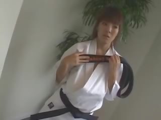 Hitomi tanaka. healer kelas karate.